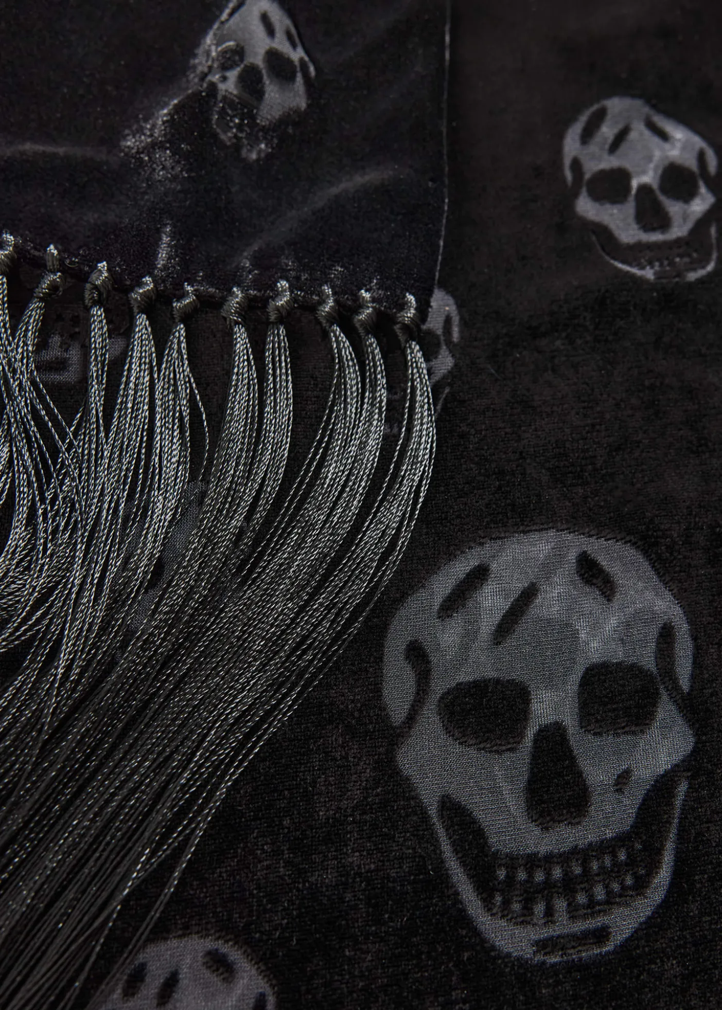 McQueenClassic Skull Velvet Fringe Scarf